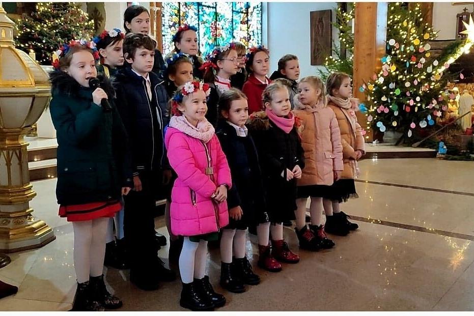 Występ Zespołu Pieśni i Tańca Kaszëbskô Rodzëzna podczas Święta Objawienia Pańskiego