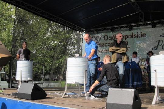 Prelegenci na scenie Ogólnopolskich Dni Pszczelarzy Koszalin 2017.