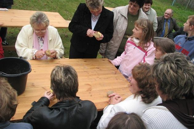 Dzień Pieczonego Ziemniaka w Niepoczołowicach 07.10.2007