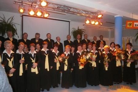 Chór Lutnia z Luzina podczas obchodów 20-lecia istnienia.
