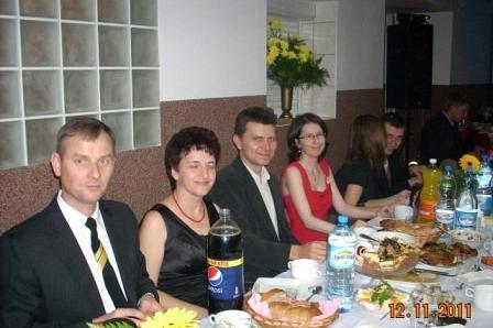 Goście jubileuszu chóru w trakcie uroczystej zabawy tanecznej.