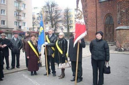 Poczet sztandarowy podczas Dnia Jedności Kaszubów w Słupsku.