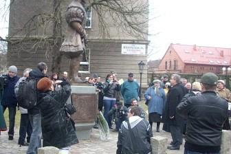 Grupa uczestników Dnia Jedności Kaszubów w Słupsku