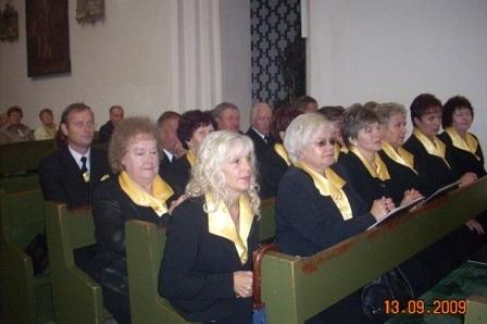Grupa chórzystów podczas zjazdu.