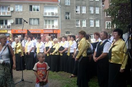Podczas uroczystości odsłonięcia pomnika.