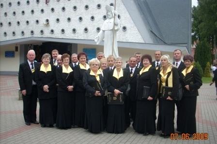 Grupa chórzystów we Władysławowie.
