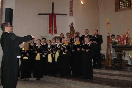 Chóry Lutnia i Pięciolinia koncertują w kościele