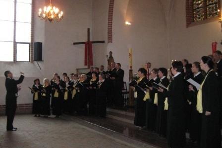 Chór Lutnia lub Pięciolinia