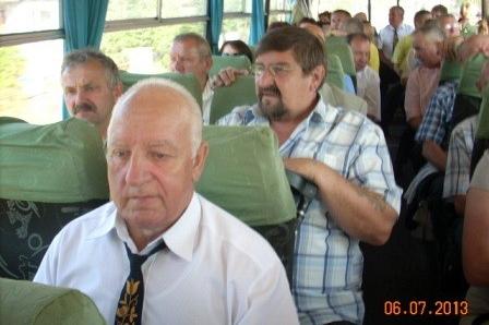 Mężczyźni w autokarze podczas XV Zjazdu Kaszubów.