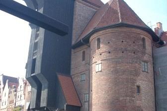 Gdański Żuraw, zabytkowy dźwig portowy nad Motławą.