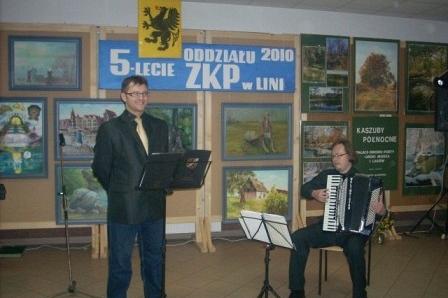 Obchody 5-lecia ZKP: muzyka na akordeonie i wystąpienie prelegenta.