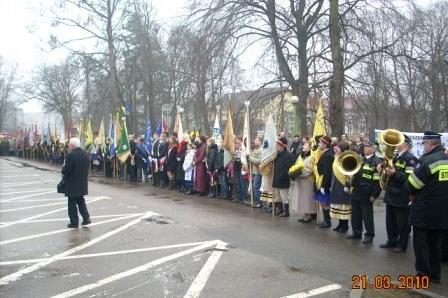Pochód służb i mieszkańców podczas Dnia Jedności Kaszubów 21.03.2010.