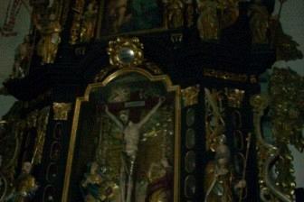 Zdobiony, ciemny element wnętrza świątyni, widziany podczas wycieczki Kaszubsko-Pomorskiej.