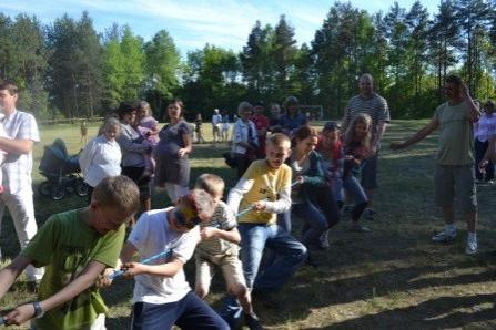Rodzinny festyn sportowo - rekreacyjny w Smażynie 27.05.2012r.