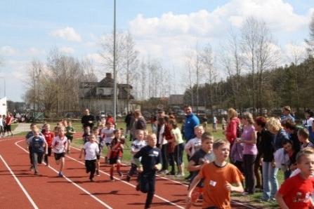 VII Wojewódzki Kaszubski Bieg Przełajowy Terenami Kaszubskiego Parku Krajobrazowego w Lini 22.04.2012r.