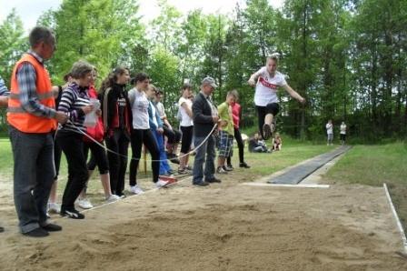 Mistrzostwa Gminy Linia w czwórboju lekkoatletycznym szkół podstawowych i gimnazjalnych 14-15.06.2012r.