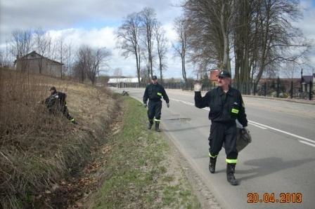 Sprzątanie świata w Gminie Linia 20.04.2013r.