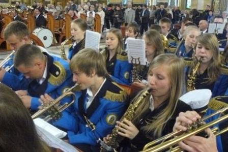 Gminna Orkiestra Dęta z Lini na V Ogólnopolskim Zlocie Chórów i Orkiestr w Licheniu 25.05.2013r.