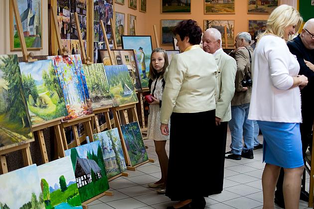 Wernisaż prac malarskich w Gminnym Domu Kultury w Lini