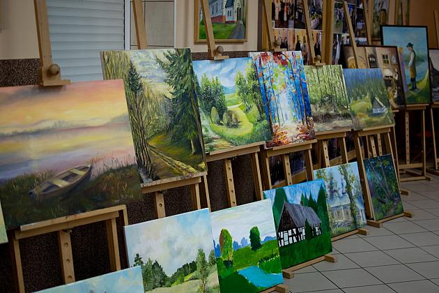 Wernisaż prac malarskich w Gminnym Domu Kultury w Lini