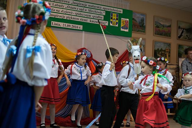 Wernisaż prac malarskich w Gminnym Domu Kultury w Lini