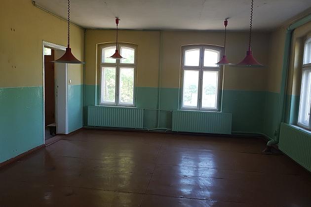 Rokowania na sprzedaż części nieruchomości zabudowanej, Miłoszewo działka 453/5 (stara szkoła)
