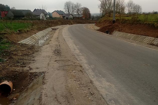 Przebudowa nawierzchni drogi gminnej –ul. Długiej w miejscowości Pobłocie