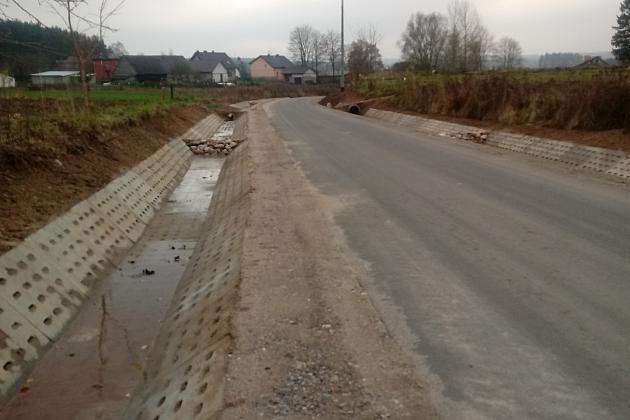 Przebudowa nawierzchni drogi gminnej –ul. Długiej w miejscowości Pobłocie