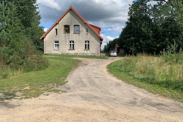 Na sprzedaż budynek starej szkoły w Miłoszewie. Przetarg nieograniczony.