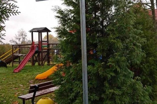 W Strzepczu  wzbogacono plac zabaw!