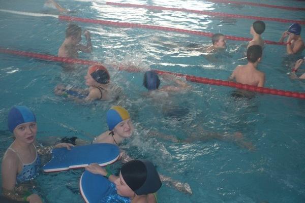 Wyjazdy dzieci i młodzieży na pływalnię Rafa w Lęborku 02-06.02.2009r.