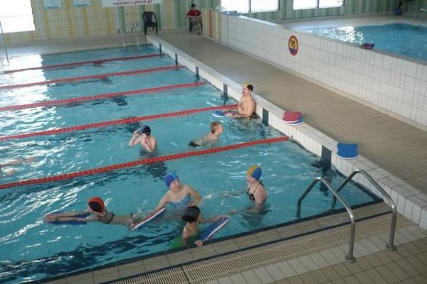 Wyjazdy dzieci i młodzieży na pływalnię Rafa w Lęborku 02-06.02.2009r.