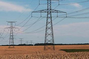 Uważajcie na instalacje energetyczne podczas prac polowych!